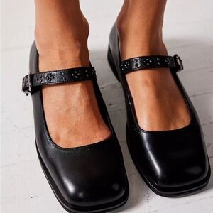 Free People Rumor Mary Jane’s in black. Flats 7.5